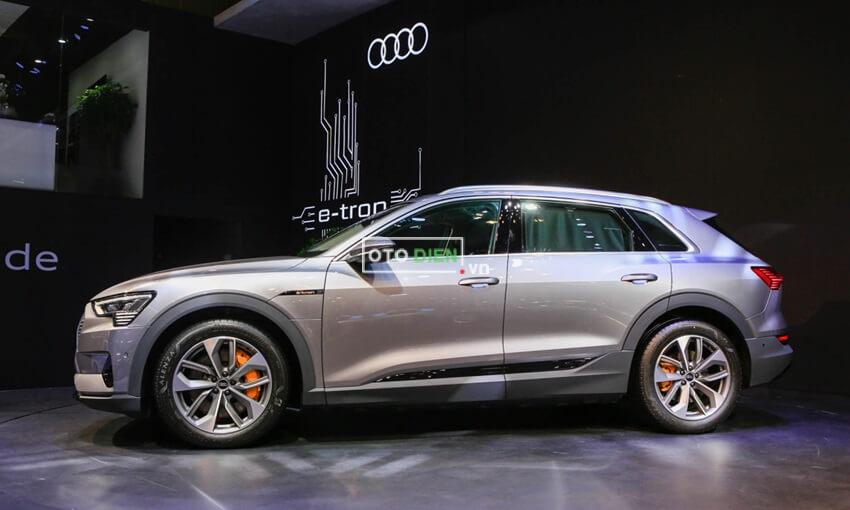 Audi E - Tron có thiết kế sang trọng, không gian nội thất rộng rãi, tích hợp nhiều công nghệ hiện đại, cao cấp