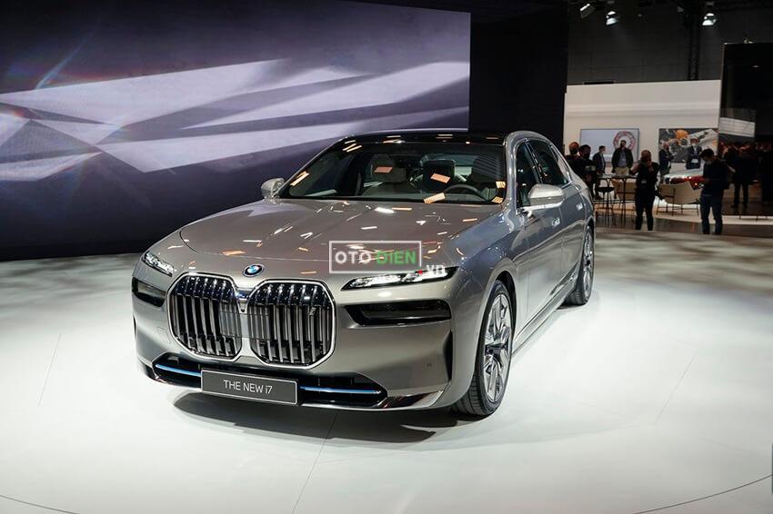 BMW i7 sở hữu thiết kế sedan sang trọng, thanh lịch thu hút ánh nhìn