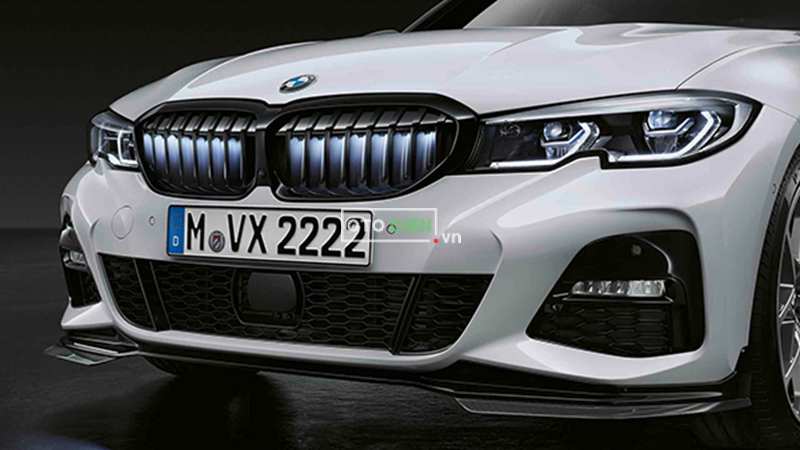 Phần đầu xe BMW iX3 có lắp cụm lưới tản nhiệt hình quả thận kép đặc trưng 