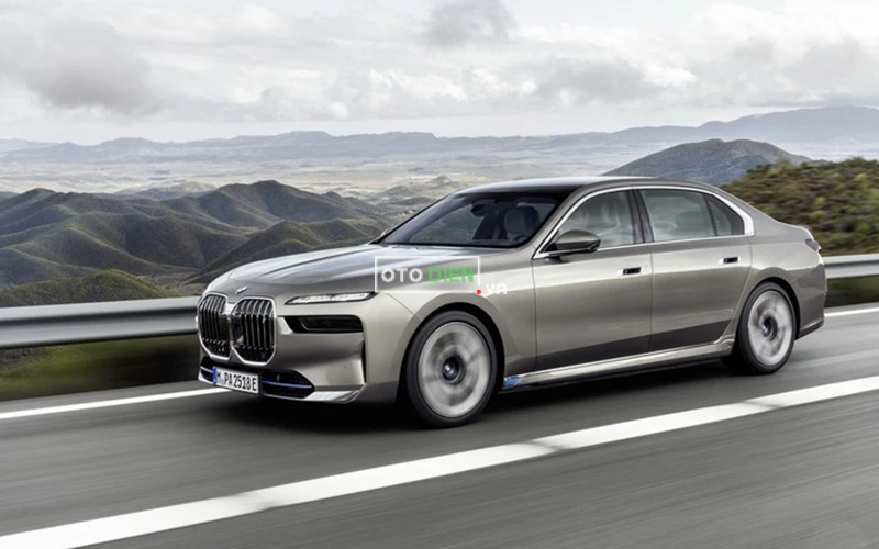 Sau mỗi lần sạc pin đầy đủ, BMW i7 có thể di chuyển quãng đường dài khoảng 625 km