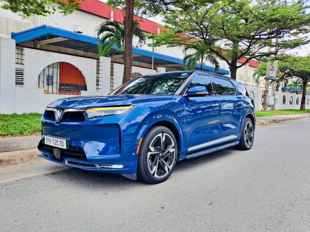 
													VinFast VF9 Plus 2023 cũ màu xanh – 33000 km full														