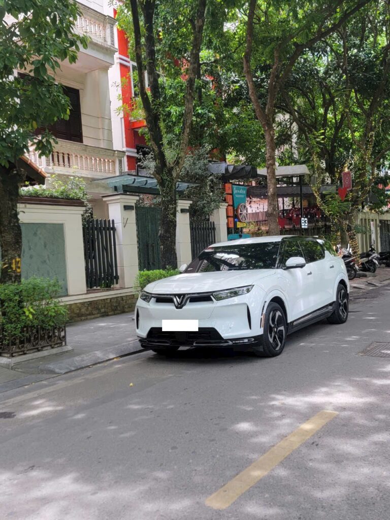 
													VinFast VF9 Eco 2023 lướt chạy hơn 1v full														