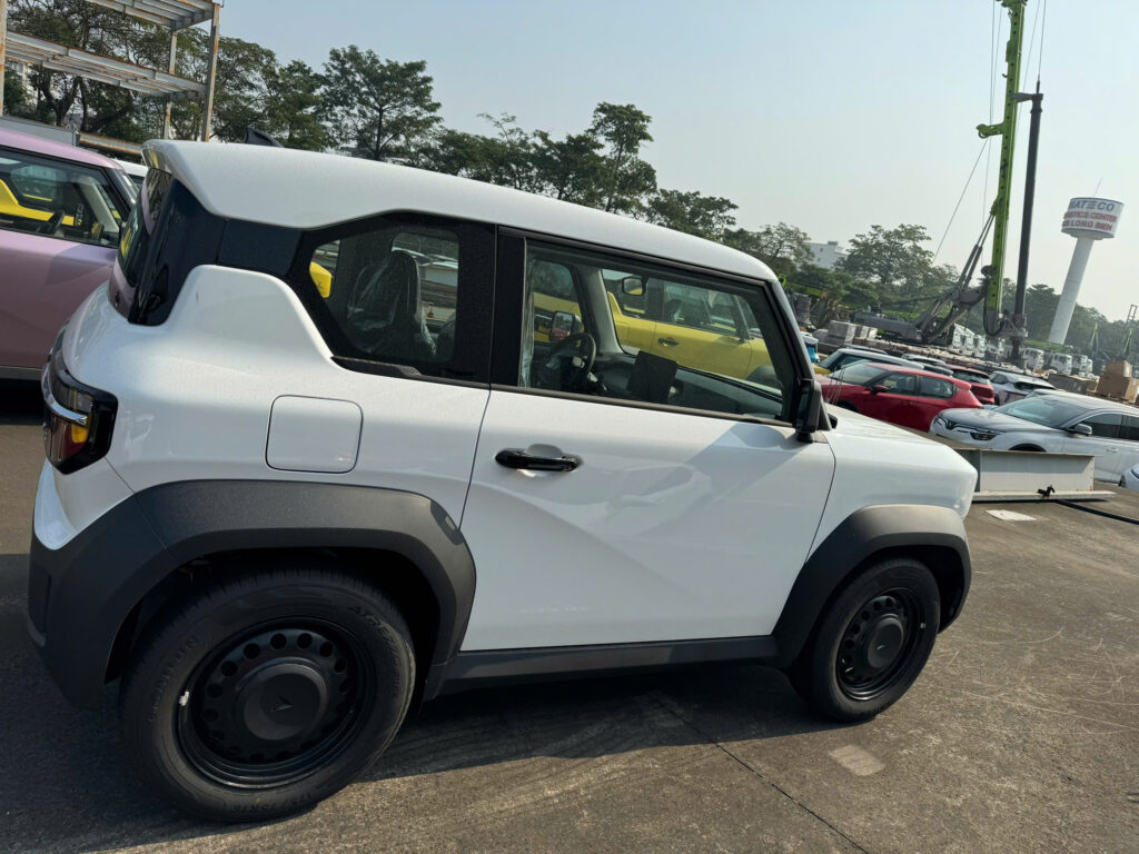 
													VinFast VF3 2024 trắng mới (bao cọc pin) full														