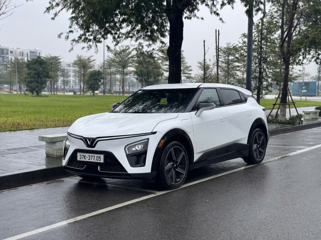 
													VinFast VF7 Plus 2024 mua pin lướt – 8000 km full														