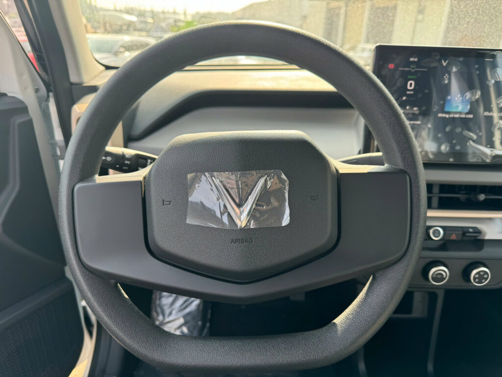 
													VinFast VF3 2024 trắng mới (bao cọc pin) full														