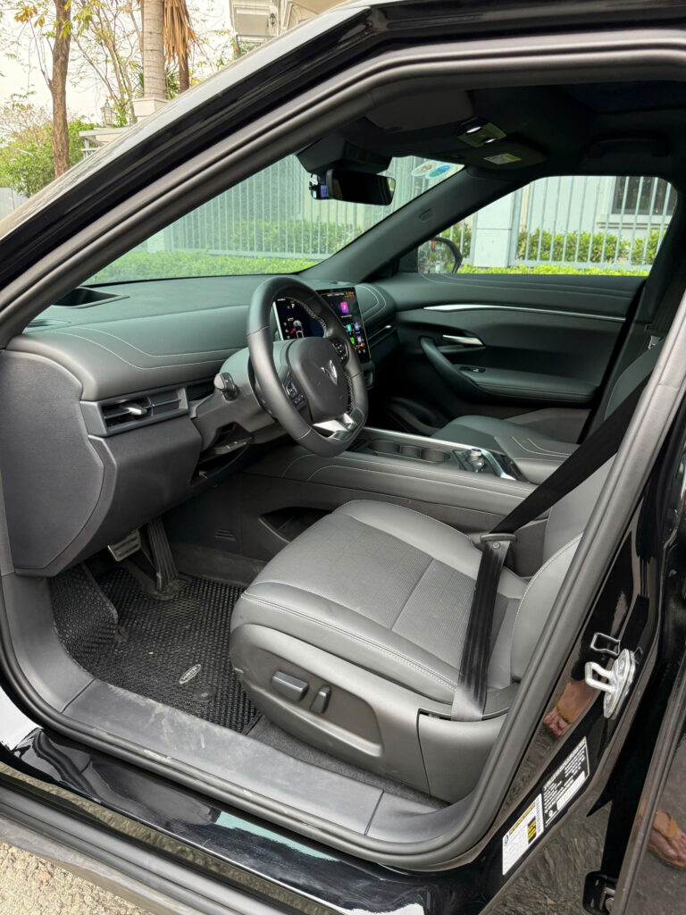 
													VinFast VF7 Plus 2024 hỏa long trần kính – 4000 km full														