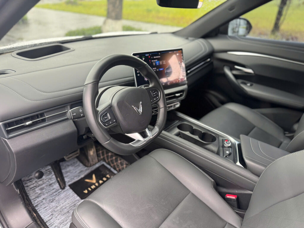 
													VinFast VF7 Plus 2024 mua pin lướt – 8000 km full														