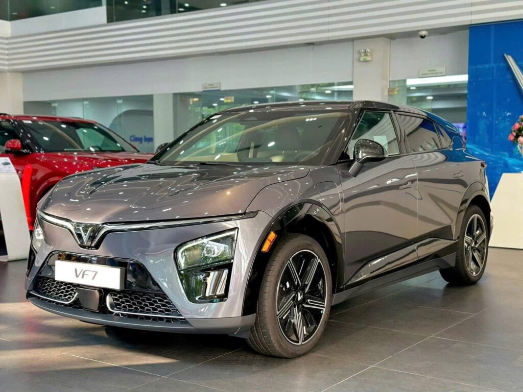 
													VinFast VF7 Base 2024 mới full														