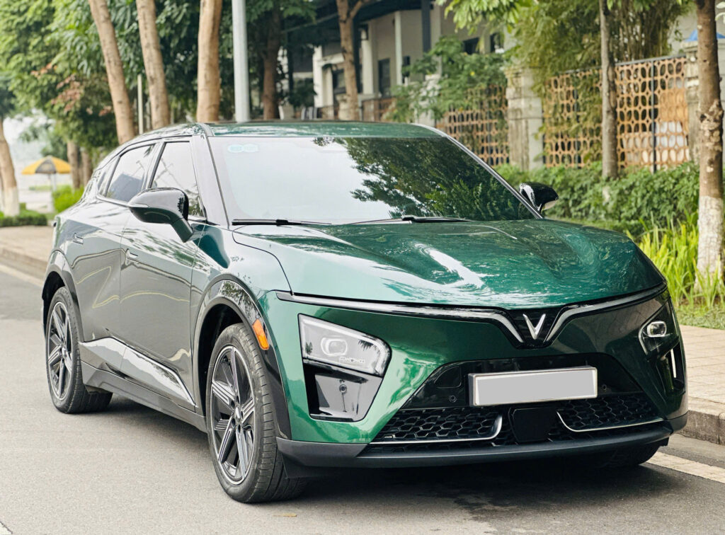 
												VinFast VF7 Plus 2024 mua pin trần kính – 8000 km full												