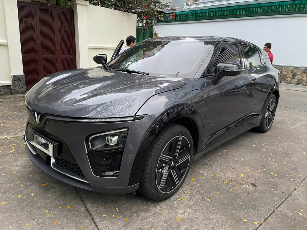 
												VinFast VF7 Plus 2024 mua pin lướt – 7000 km full												