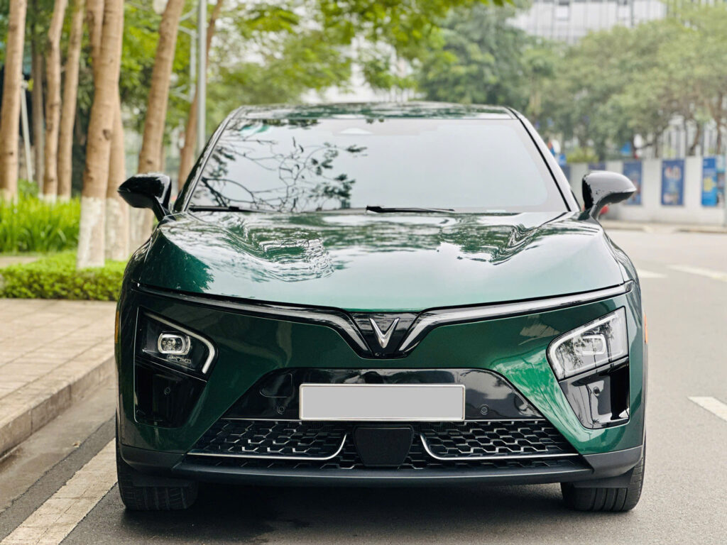 
													VinFast VF7 Plus 2024 mua pin trần kính – 8000 km full														