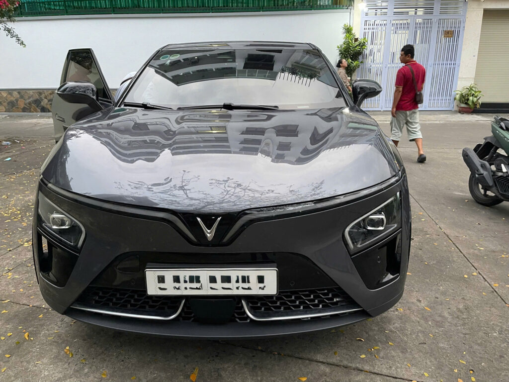 
													VinFast VF7 Plus 2024 mua pin lướt – 7000 km full														