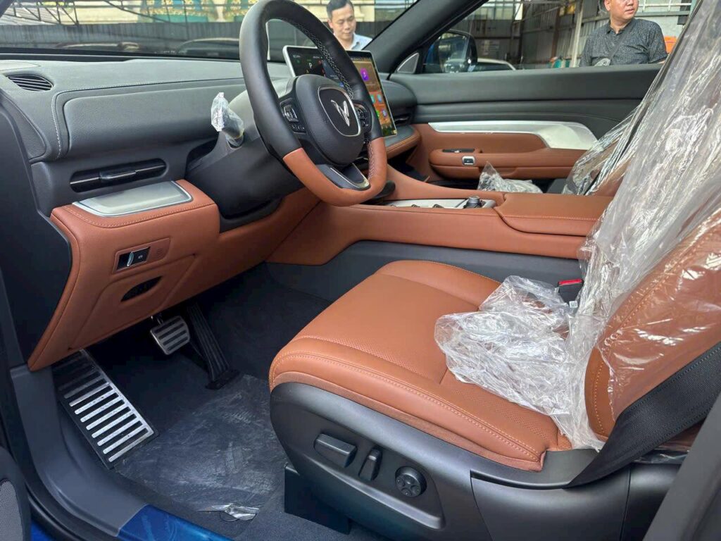 
													VinFast VF9 Plus 2024 mua pin CATL lướt – 37 km full														