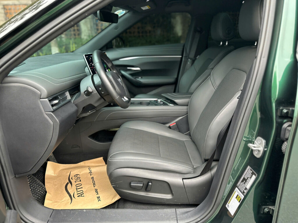 
													VinFast VF7 Plus 2024 mua pin trần kính – 8000 km full														