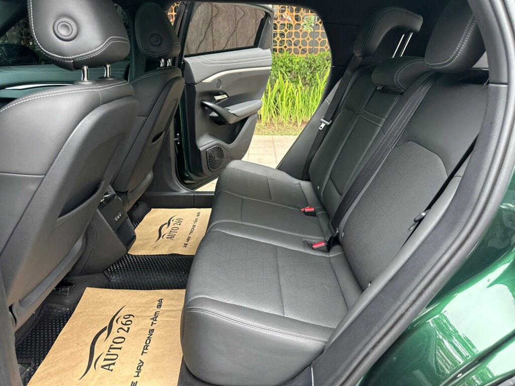
													VinFast VF7 Plus 2024 mua pin trần kính – 8000 km full														