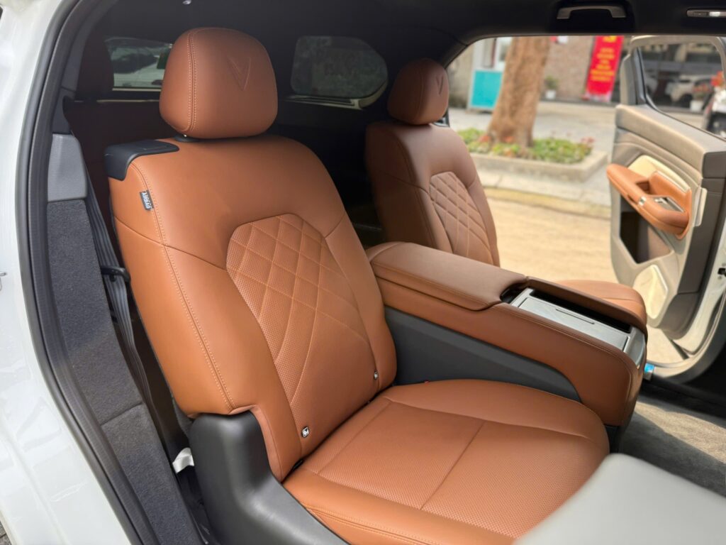 
													VinFast VF9 Plus 2024 mua pin lướt – 7000 km full														