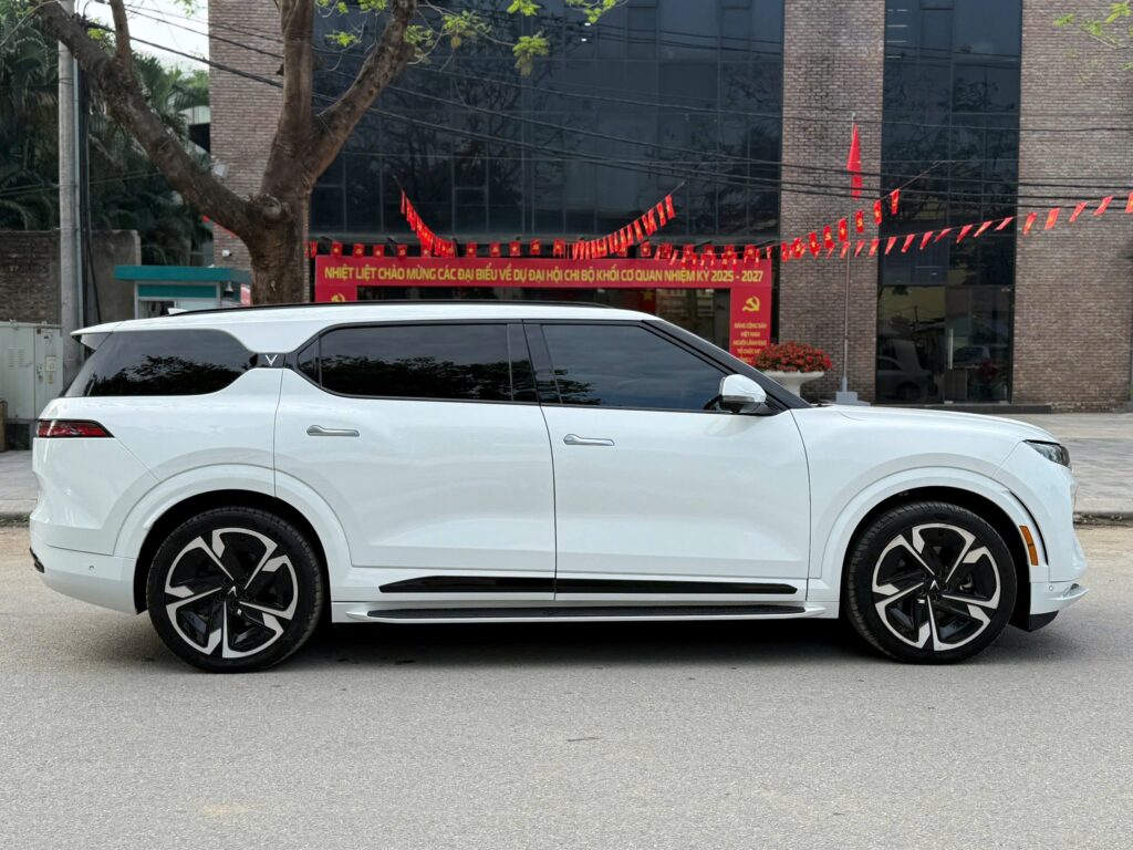 
													VinFast VF9 Plus 2024 mua pin lướt – 7000 km full														