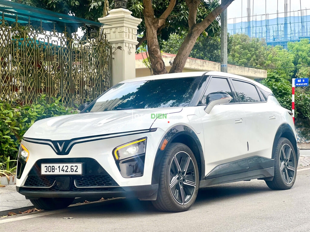 
													VinFast VF7 Plus 2024 thuê pin lướt – 8000 km full														