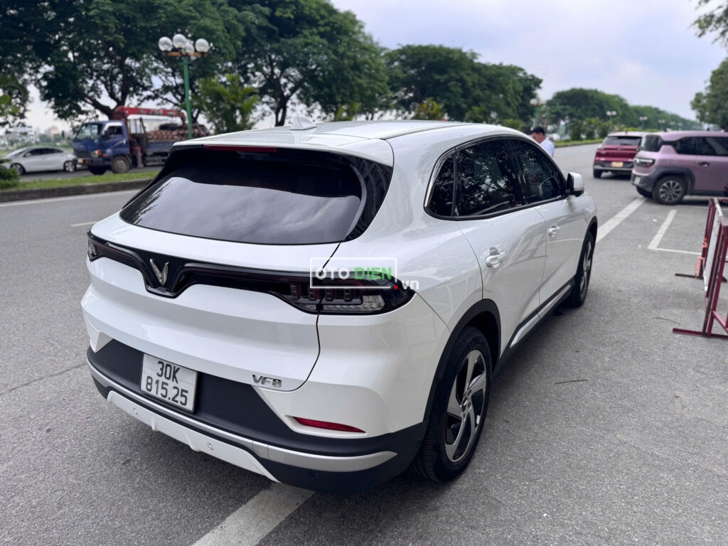 
													VinFast VF8 Eco 2024 mua pin CATL cũ – 11000 km full														