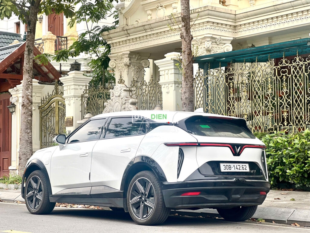 
													VinFast VF7 Plus 2024 thuê pin lướt – 8000 km full														