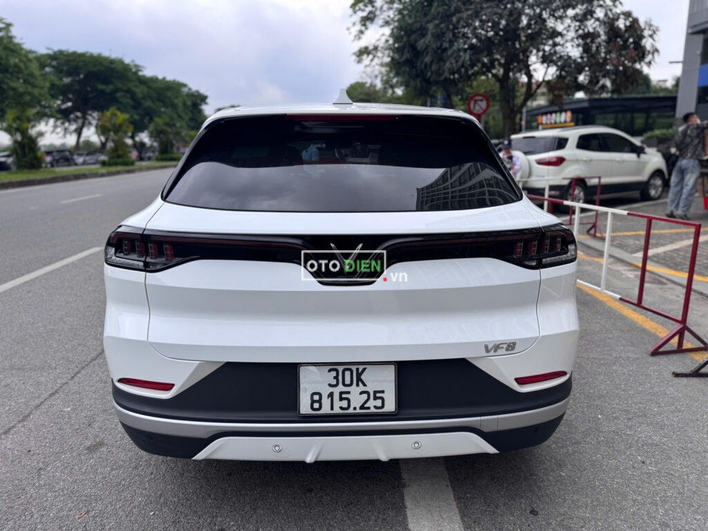 
													VinFast VF8 Eco 2024 mua pin CATL cũ – 11000 km full														