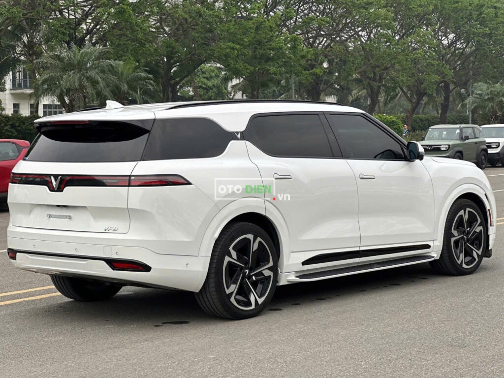 
													VinFast VF9 Plus 2024 mua pin CATL lướt – 3000 km full														