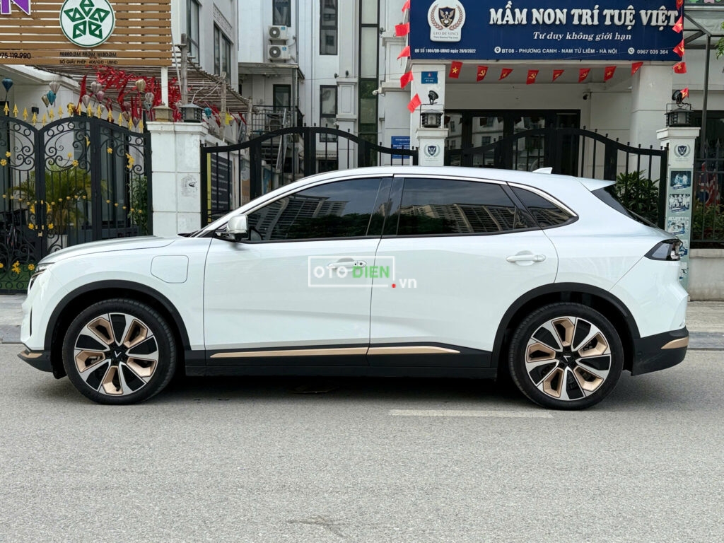 
													VinFast VF8 Plus 2024 mua pin CATL lướt – 300 km full														