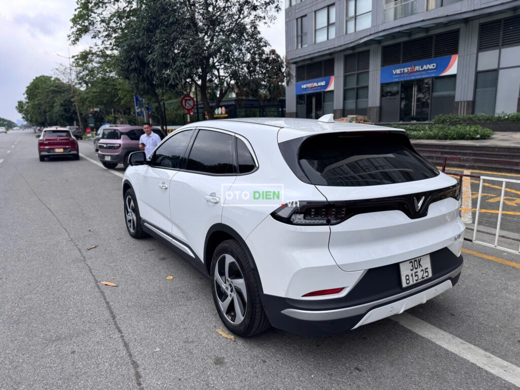
													VinFast VF8 Eco 2024 mua pin CATL cũ – 11000 km full														