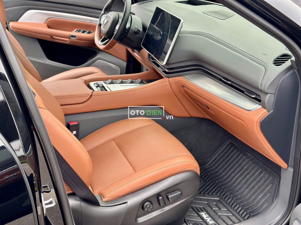 
													VinFast VF9 Plus 2024 mua pin CATL lướt – 5000 km full														