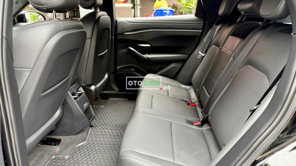 
													VinFast VF7 Plus 2024 mua pin cũ – 11000 km full														
