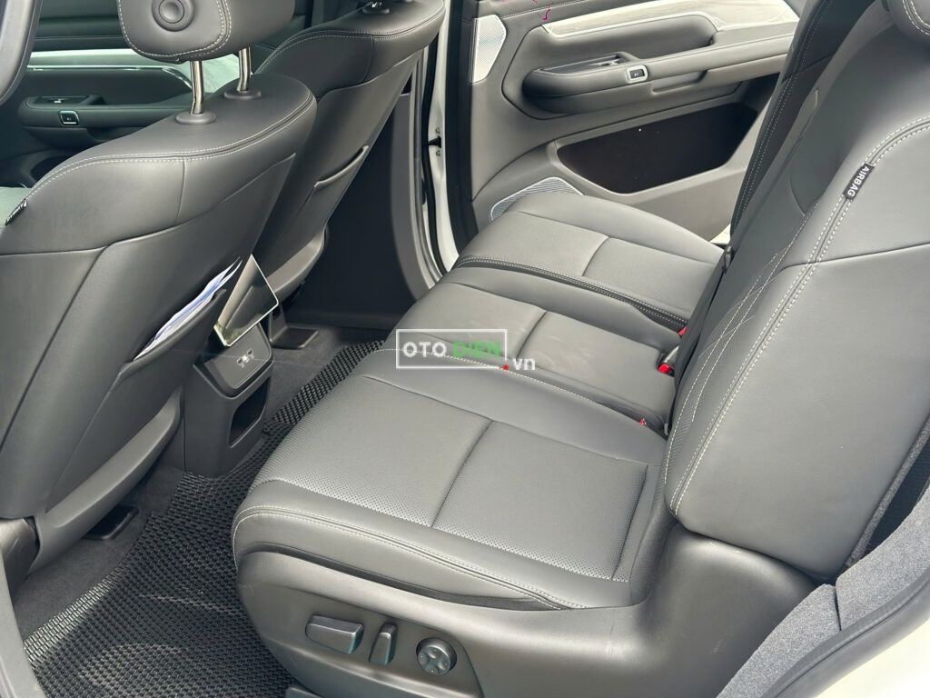 
													VinFast VF9 Plus 2024 mua pin CATL cũ – 10000 km full														