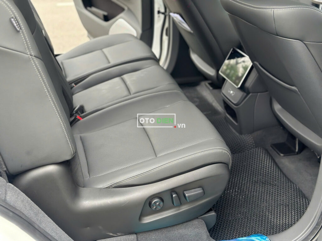 
													VinFast VF9 Plus 2024 mua pin CATL cũ – 10000 km full														