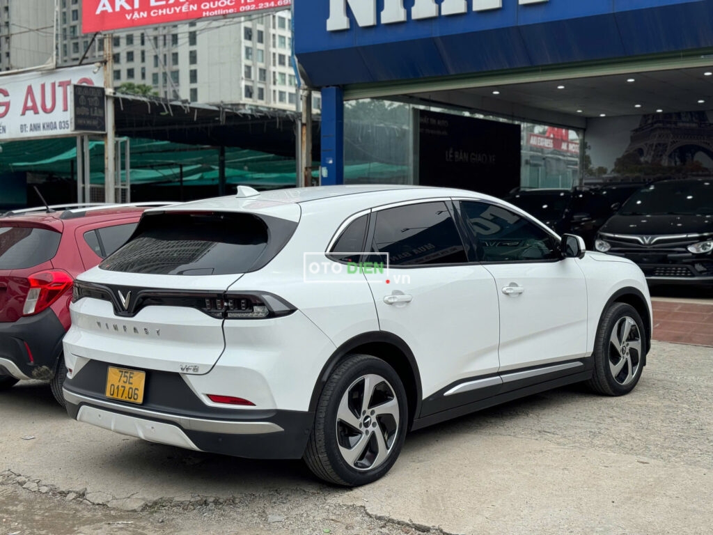 
													VinFast VF8 Eco 2022 mua pin cũ – 30000 km full														