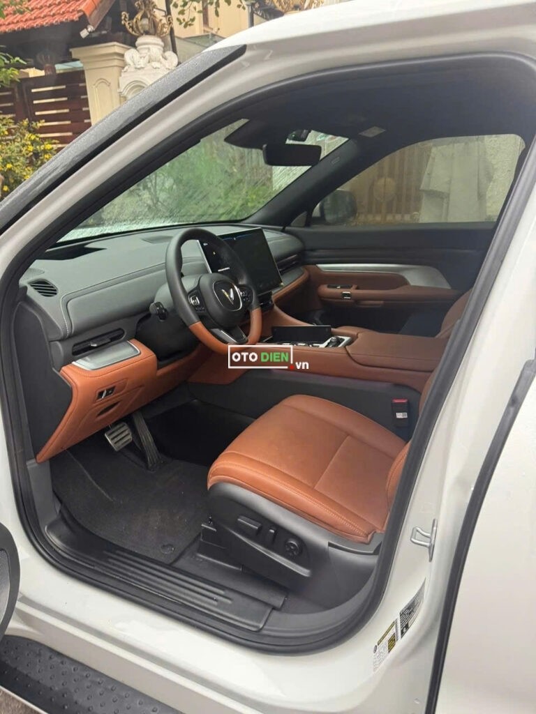 
													VinFast VF9 Plus 2024 mua pin CATL lướt – 3000 km full														