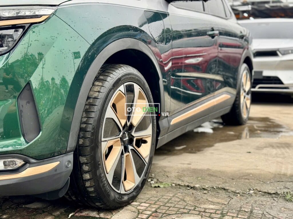 
													VinFast VF8 Plus Hoả Long 2024 cũ – 11000 km full														