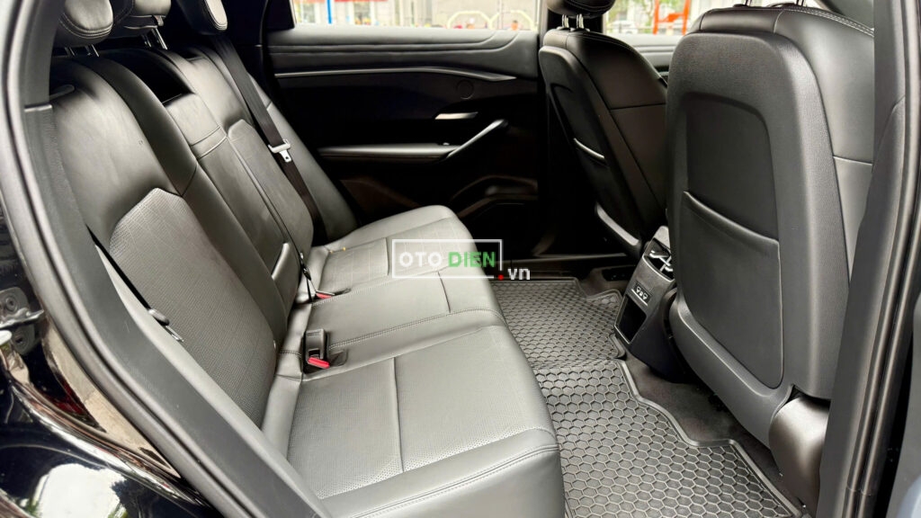 
													VinFast VF7 Plus 2024 mua pin cũ – 11000 km full														