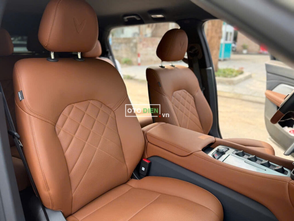 
													VinFast VF9 Plus 2024 mua pin CATL lướt – 3000 km full														
