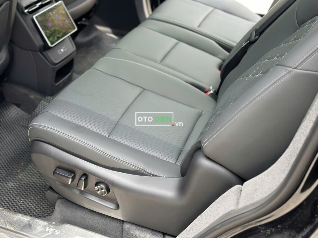 
													VinFast VF9 Plus 2024 mua pin CATL lướt – 3000 km full														