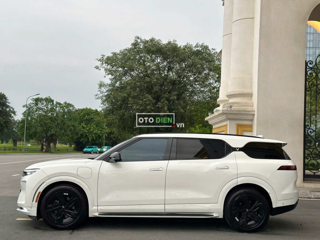 
													VinFast VF9 Plus 2023 thuê pin cũ – 30000 km full														