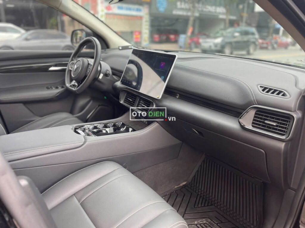 
													VinFast VF8 Eco 2023 cũ – 17000 km full														