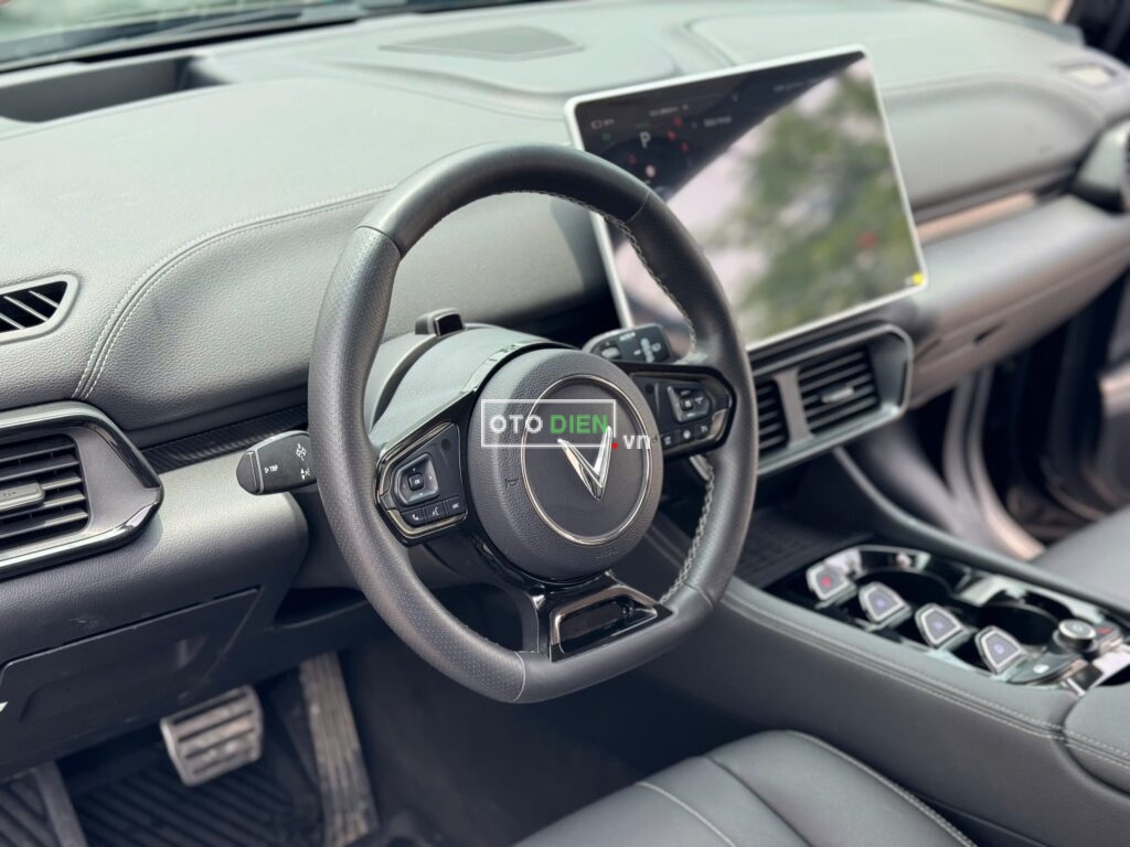 
													VinFast VF8 Eco 2023 odo 30000 km pin catl mua pin full														