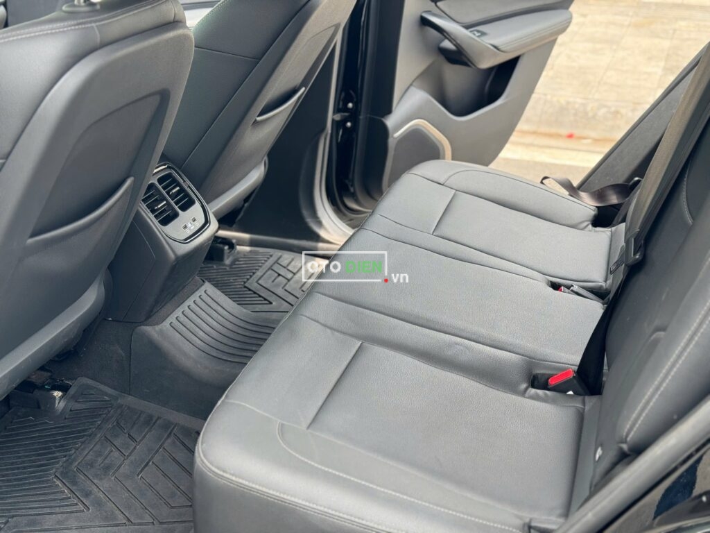 
													VinFast VF8 Eco 2023 odo 30000 km pin catl mua pin full														