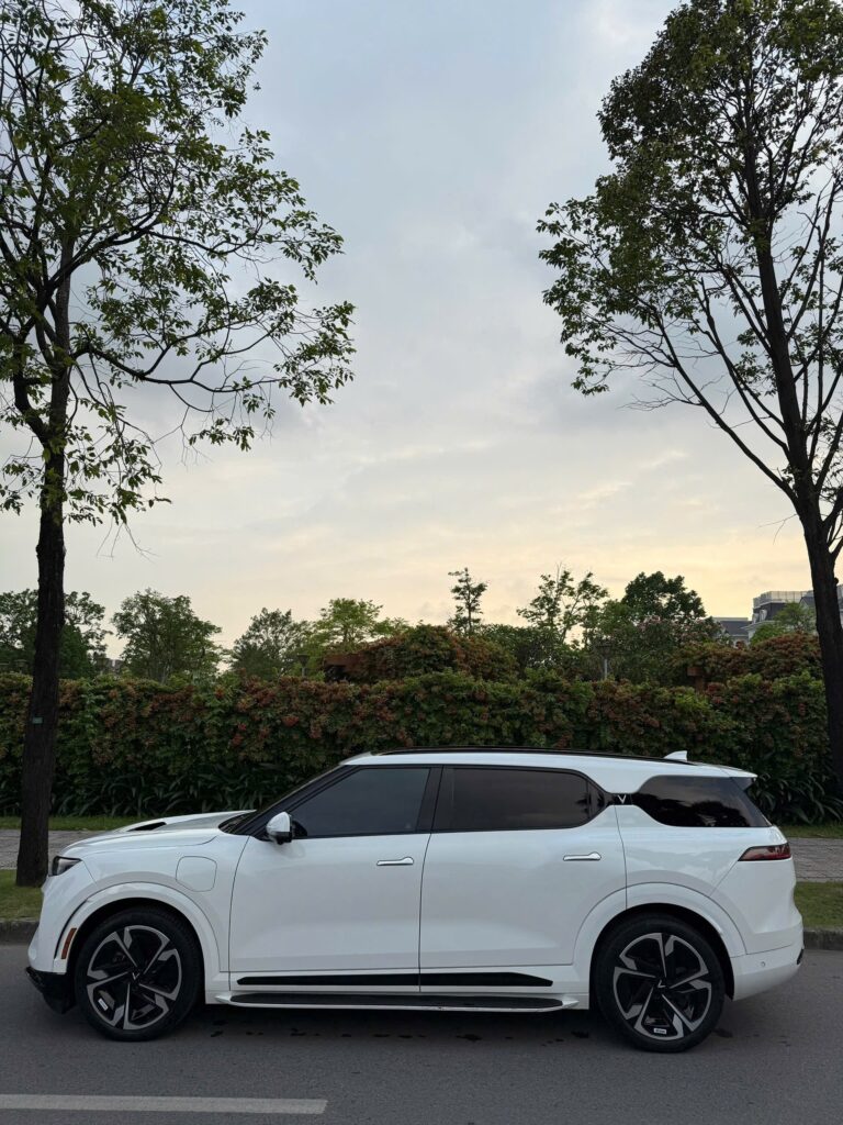 
													VinFast VF9 2023 lướt – 9000 km full														