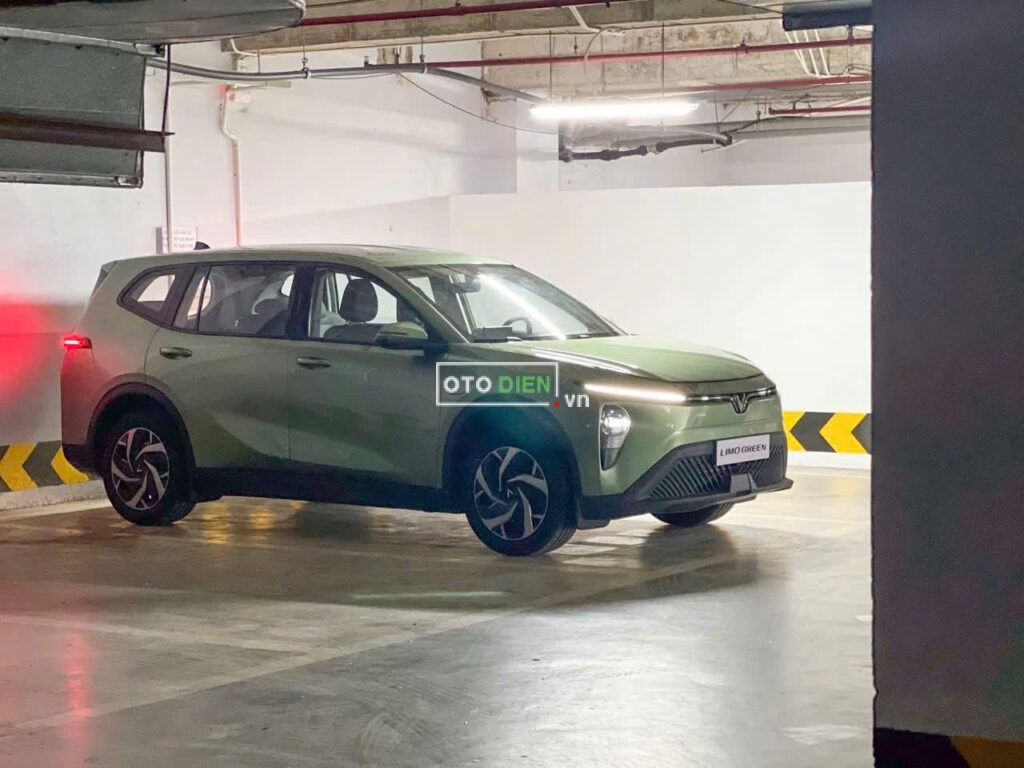 
													VinFast Limo Green 2025 mới full														