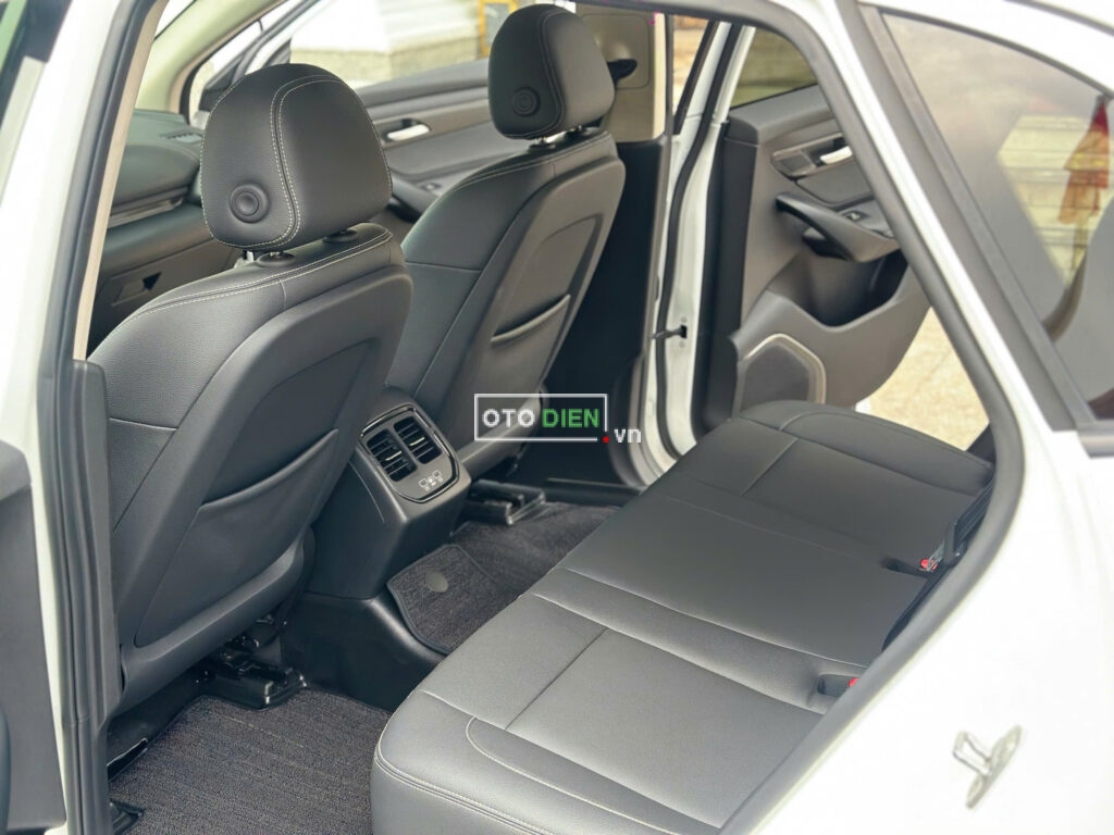 
													VinFast VF8 Eco 2024 mua pin CATL cũ – 19000 km full														