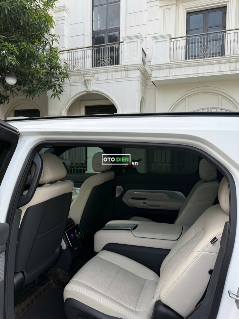 
													VinFast VF9 Plus 2023 cũ – 14000 km full														